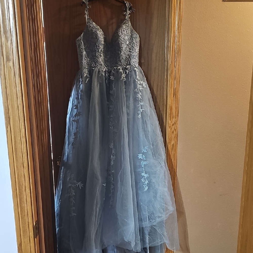Elegant Blue Lace Women's M or size 8 Formal Prom Dress NWOT